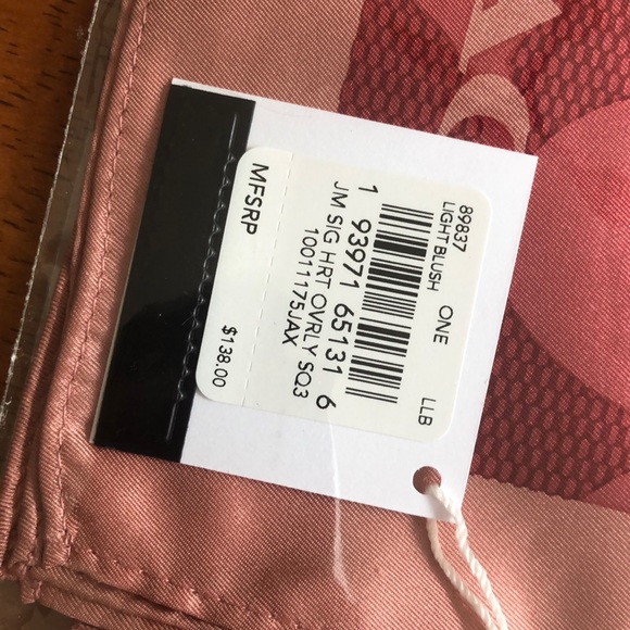 Coach Heart Scarf - NEW WITH TAGS - Picture 3 of 4